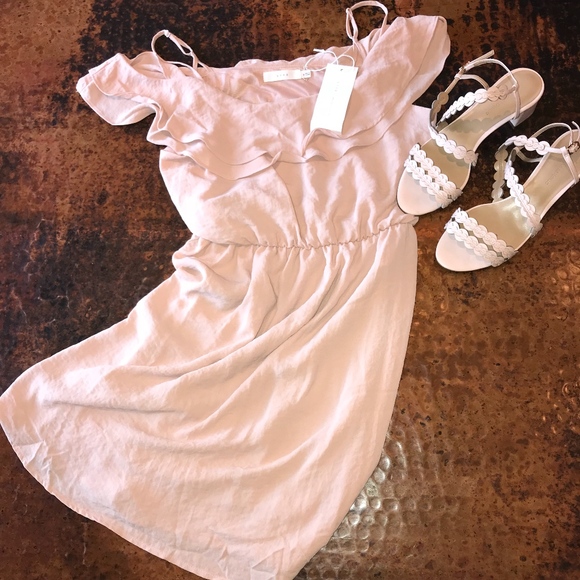 Lush Dresses & Skirts - NWT *HOST PICK* Lush Ruffle Cold Shoulder Dress